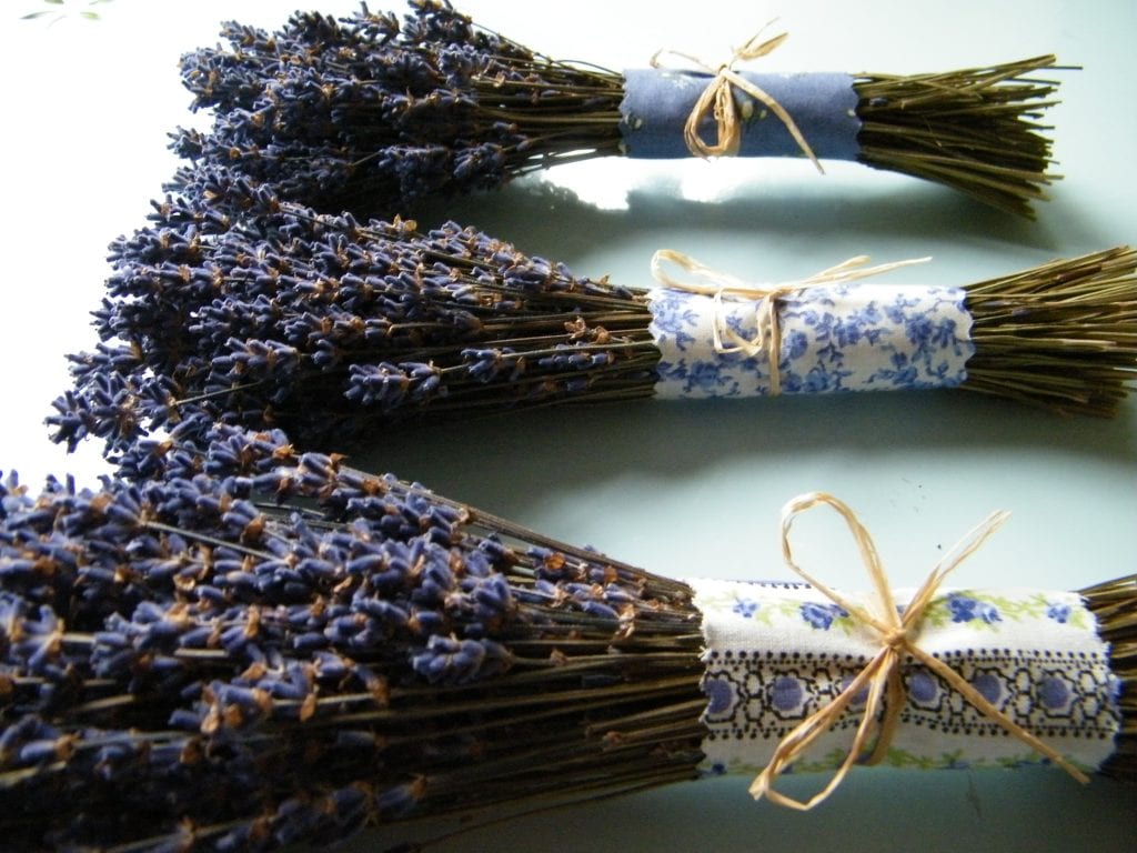 decorate a lavender bunch with fabric for Mothers Day