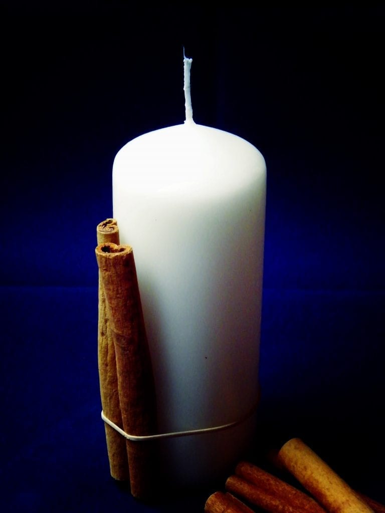 cinnamon sticks candle decorating rubber band