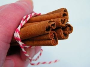 making cinnamon stick bundle christmas tree decoration