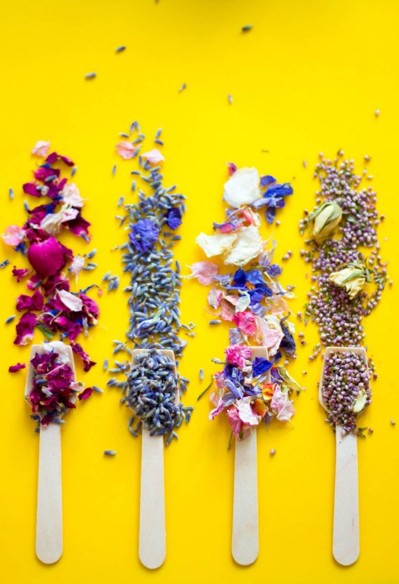 THE-ULTIMATE-GUIDE-TO-NATURAL-ECO-FRIENDLY-CONFETTI-FOR-YOUR-WEDDING-11